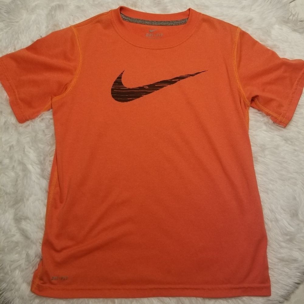 Bundle of 4 youth small sports shirts - Picture 4 of 9